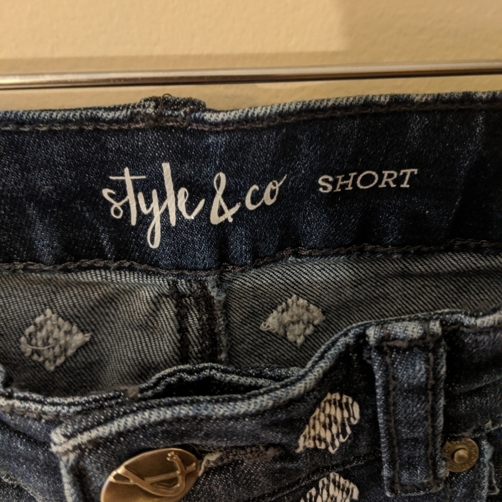 Patterned Shorts - Picture 2 of 3